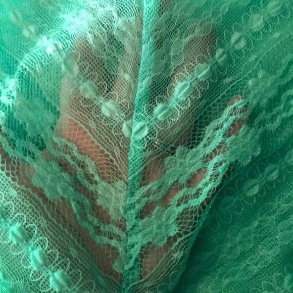 Green lace back tank top - Picture 4 of 4